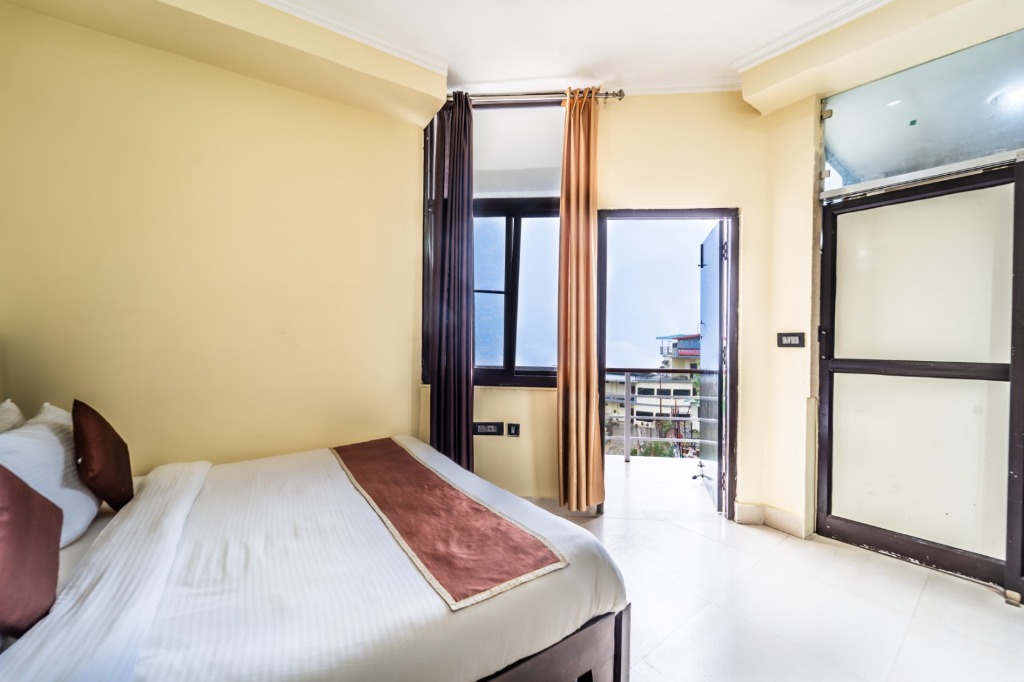 Classic Room with Private Balcony - Photo 2